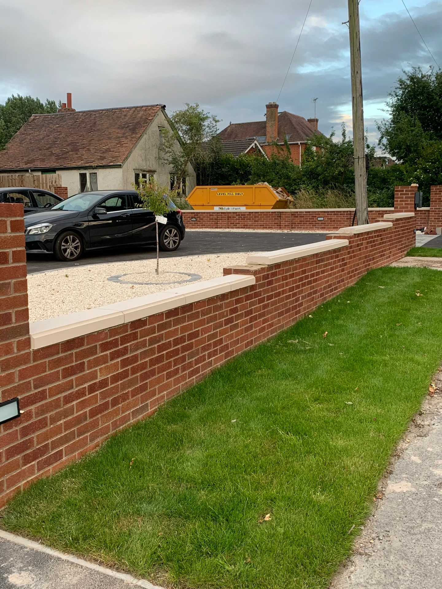 Gora Bricklayers provides professional driveway landscape and garden wall Birmingham services, creating durable, stylish, and perfectly designed outdoor spaces for homes.